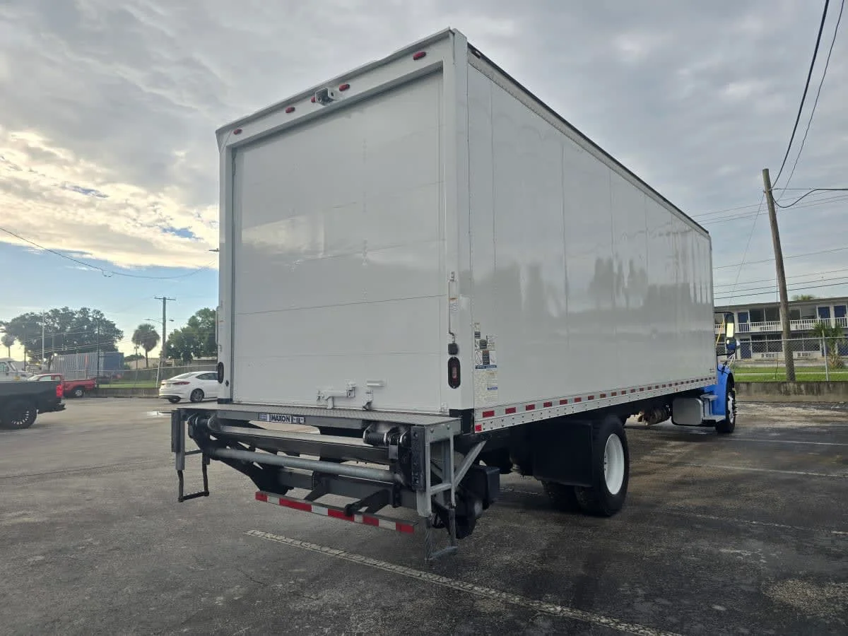 2019 Freightliner M2 106 in Tampa, FL — photo 6