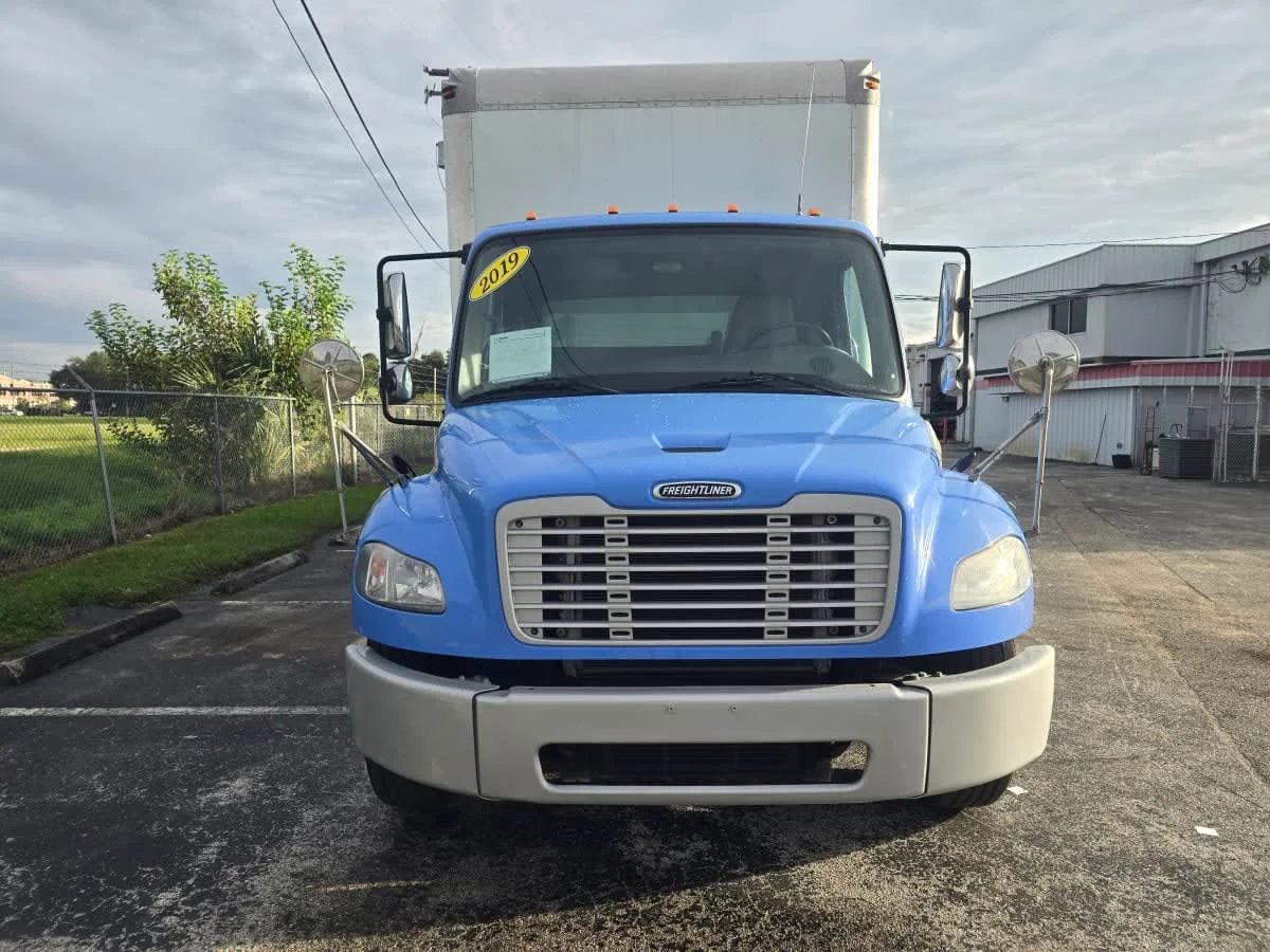 2019 Freightliner M2 106 in Tampa, FL — photo 2
