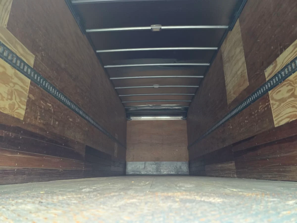 2019 Freightliner M2 106 in Tampa, FL — photo 8