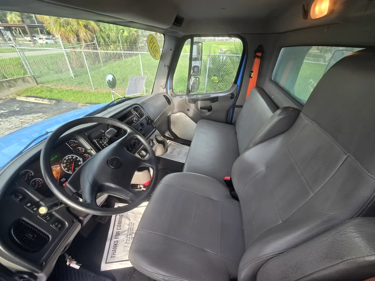 2019 Freightliner M2 106 in Tampa, FL — photo 7