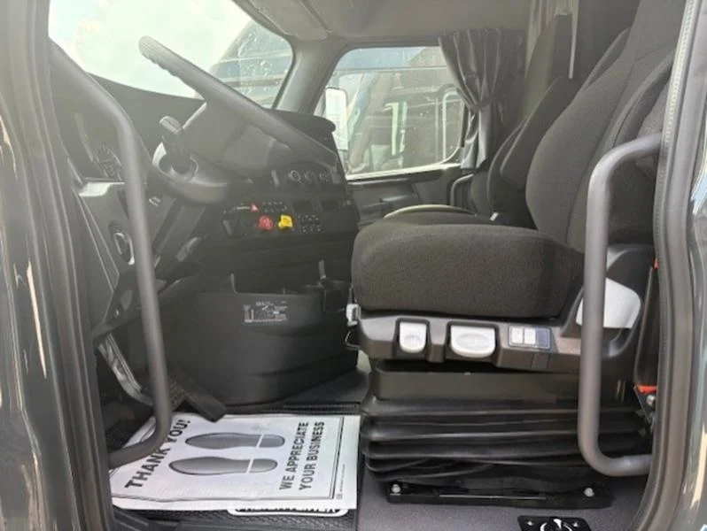 2026 Freightliner Cascadia - image 7