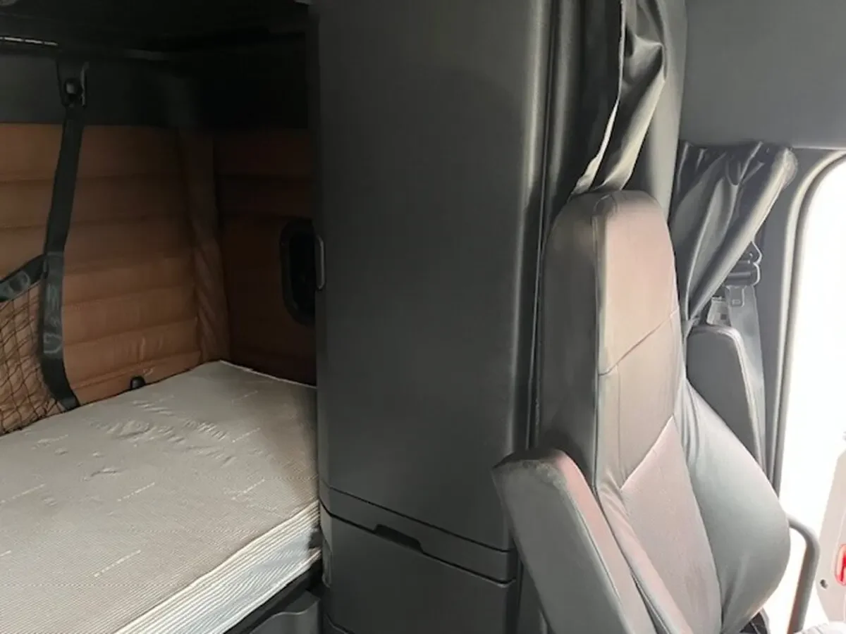 2026 Freightliner Cascadia - image 16