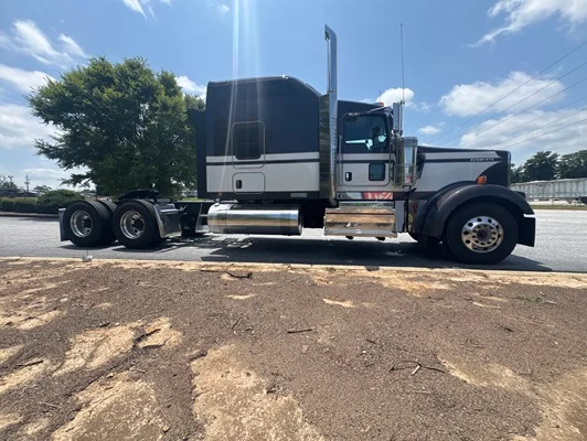 2027 Kenworth W900 in Mableton, GA — photo 7