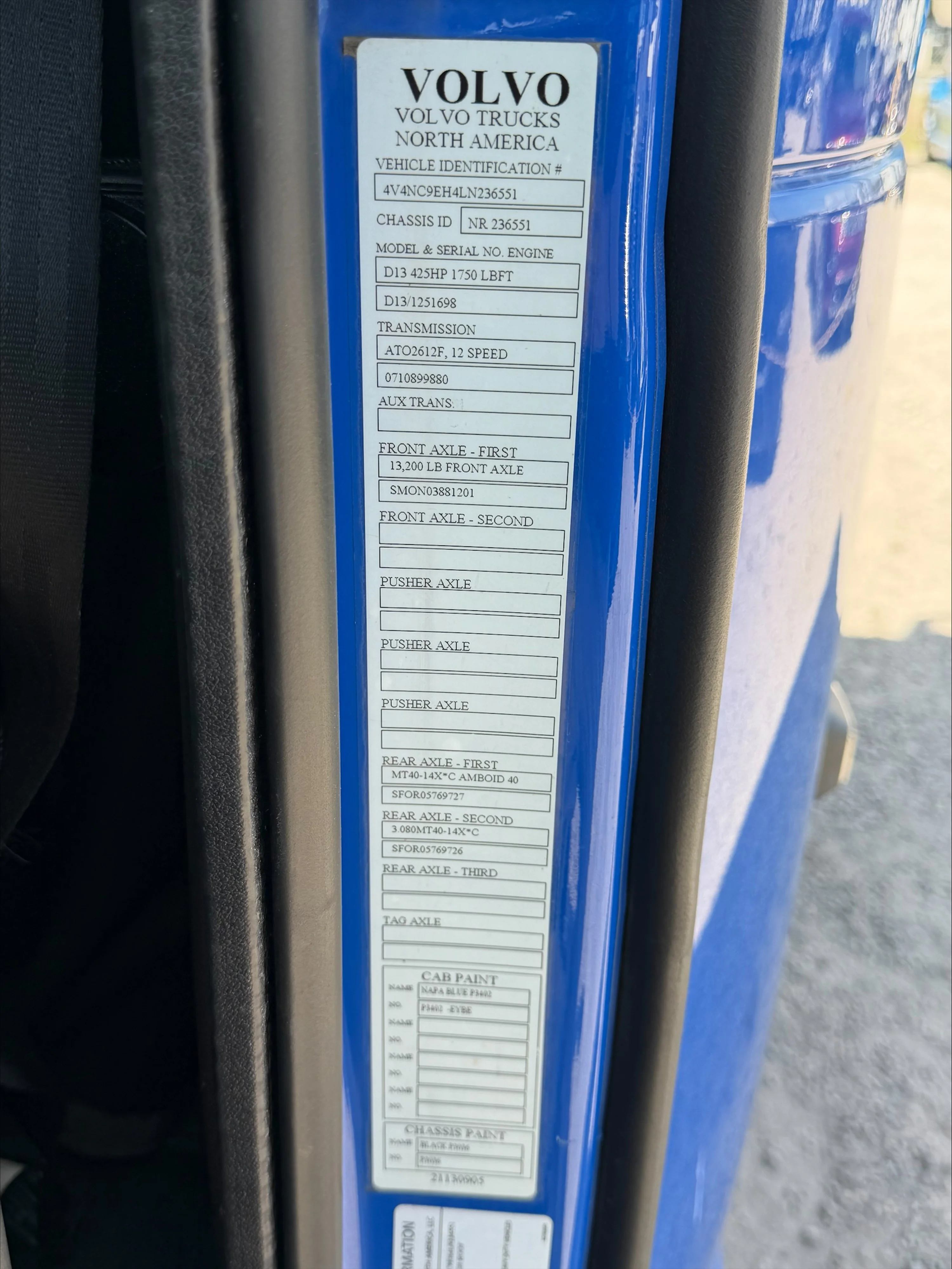 2020 Volvo VNL 860 - image 18