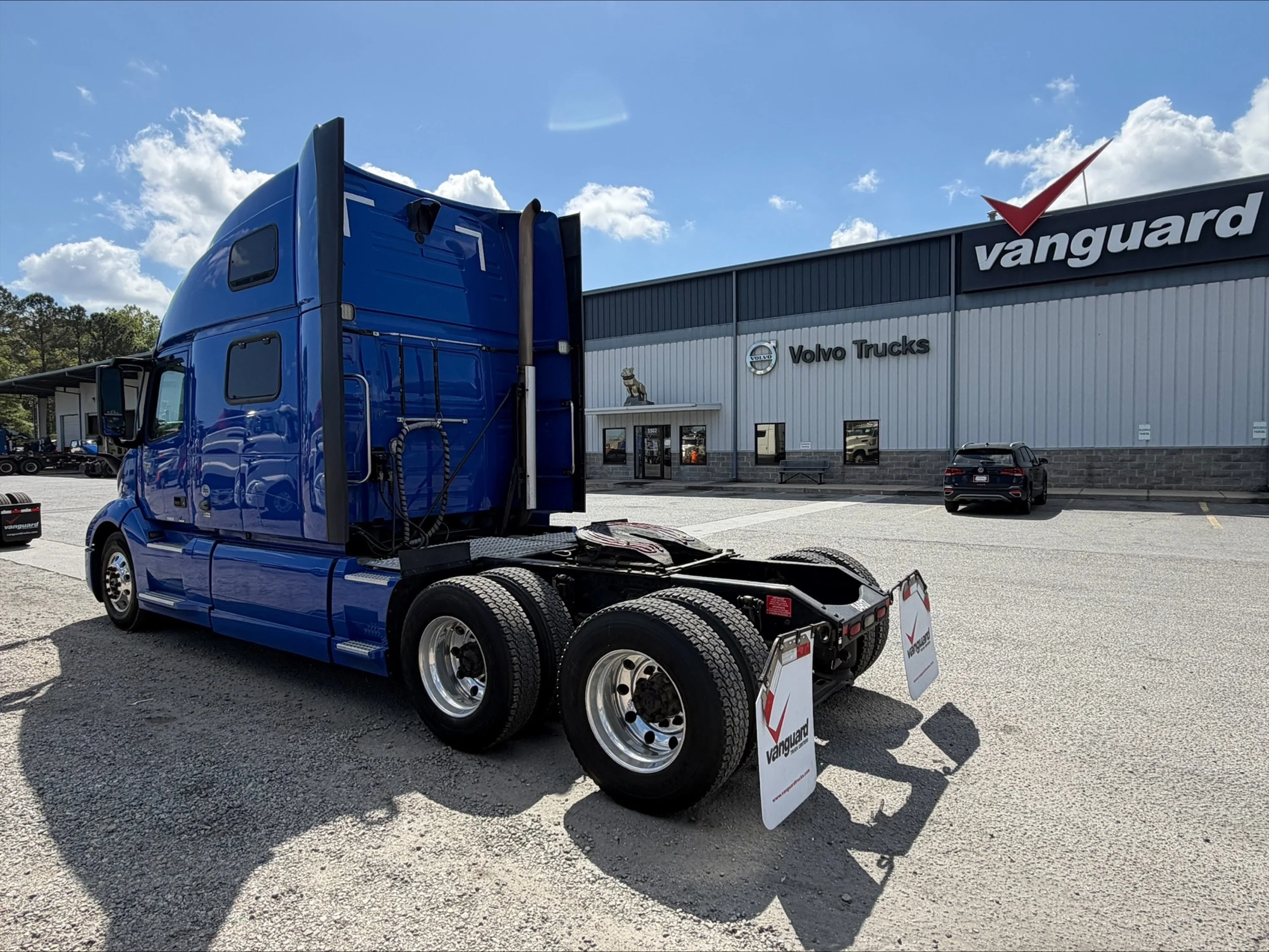 2020 Volvo VNL 860 - image 3