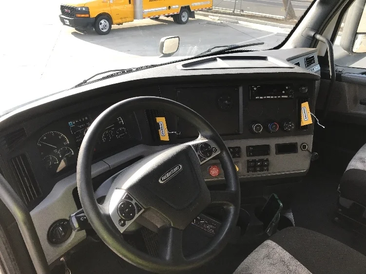 2022 Freightliner Cascadia - image 10