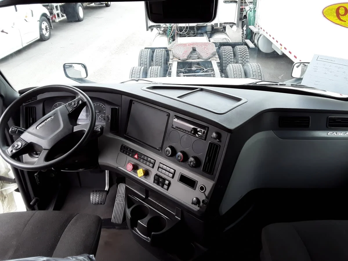 2021 Freightliner Cascadia in Bolingbrook, IL — photo 7