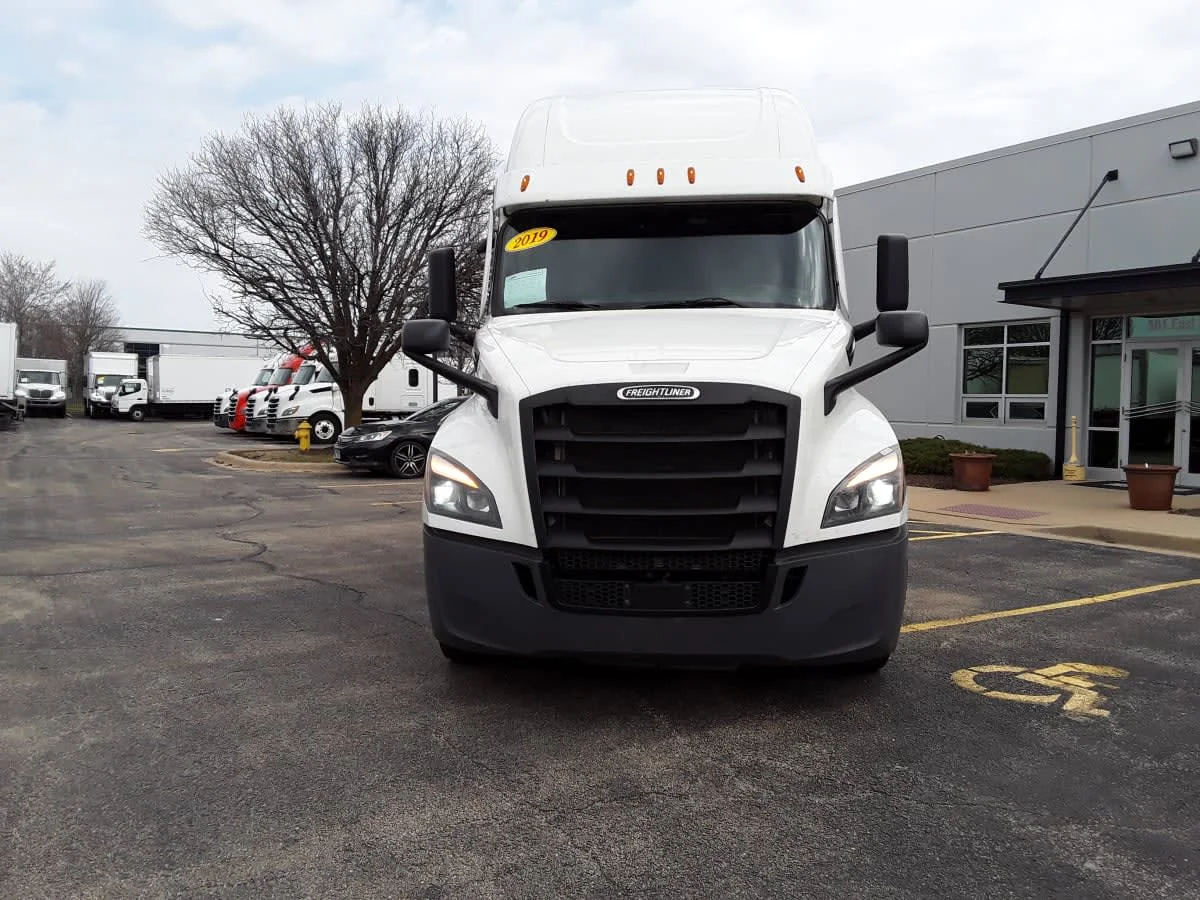 2021 Freightliner Cascadia - image 2