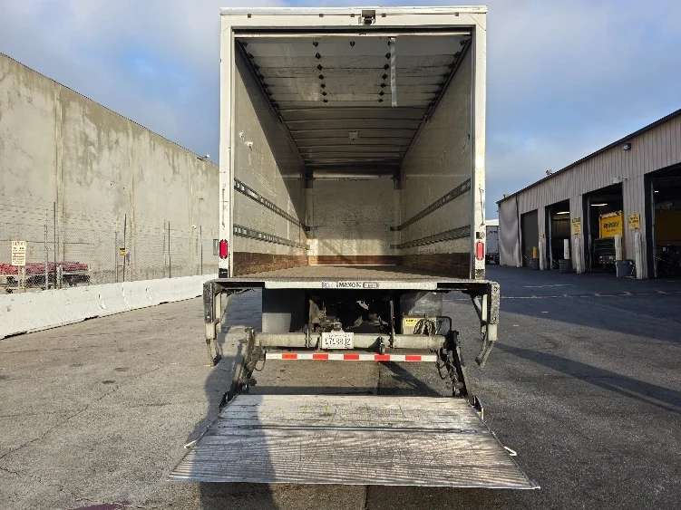 2018 Freightliner eM2 in Torrance, CA — photo 9