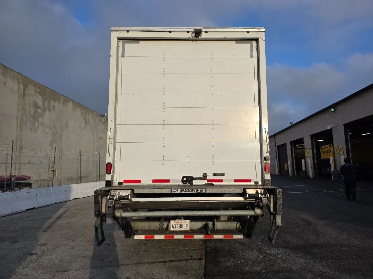 2018 Freightliner eM2 in Torrance, CA — photo 7