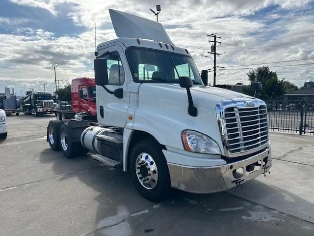 2018 Freightliner Cascadia - image 11