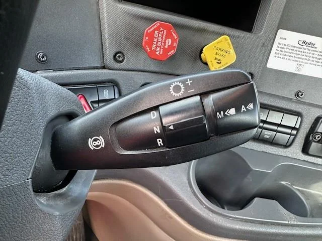 2018 Freightliner Cascadia - image 6