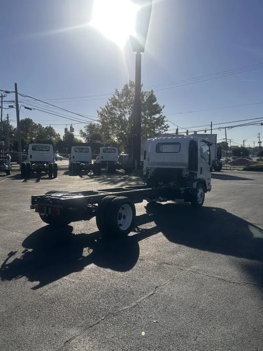 2026 Isuzu NPR - image 7