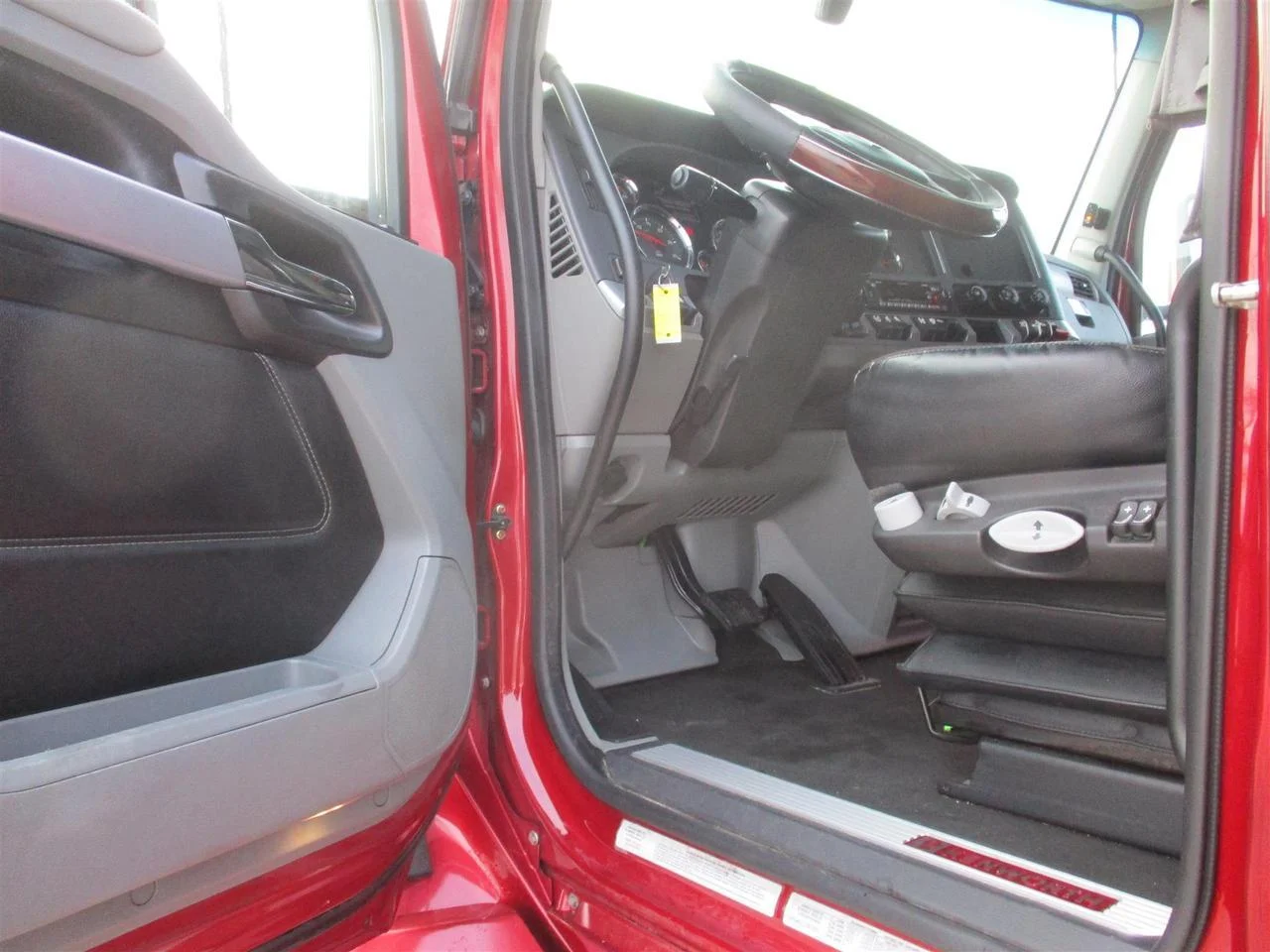 2022 Kenworth T680 - image 10