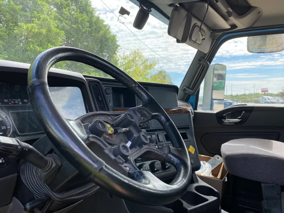 2020 International LT in La Vergne, TN — photo 7
