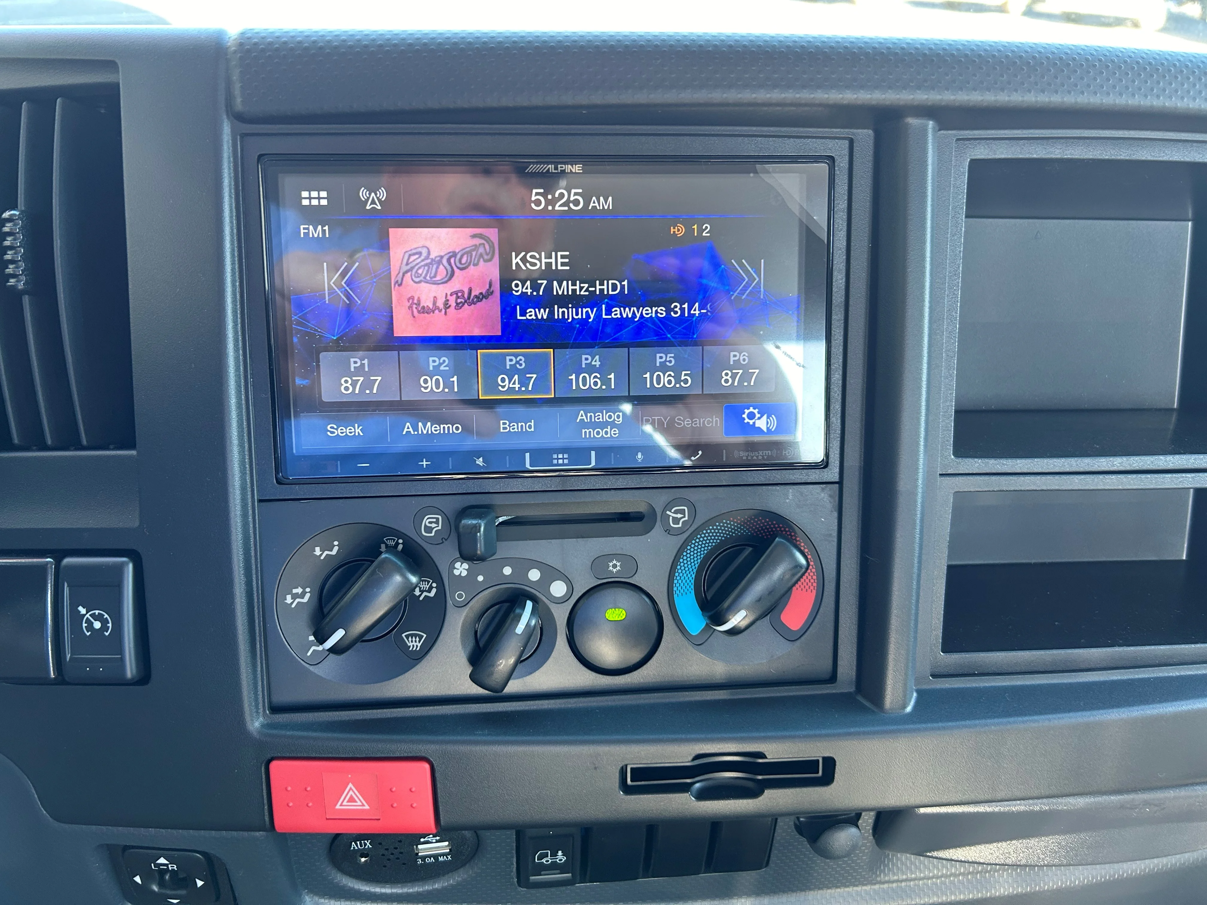 2025 Isuzu FTR in CAHOKIA, IL — photo 8