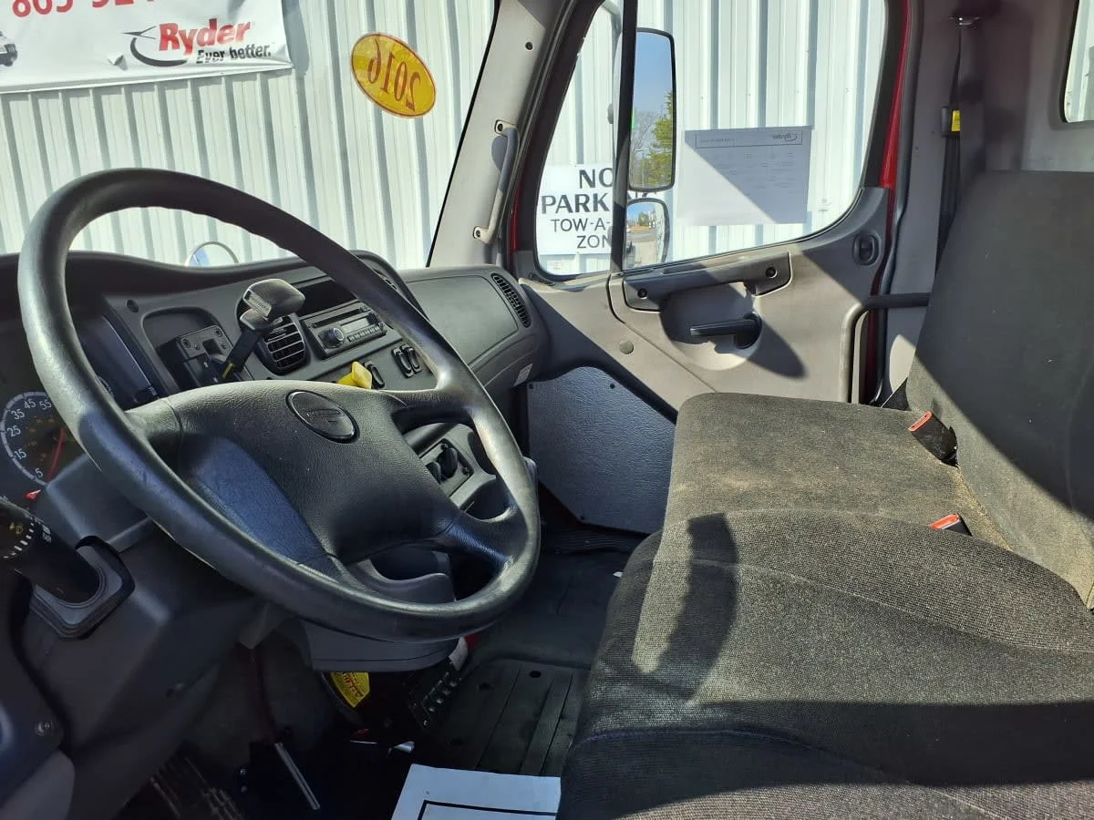 2016 Freightliner M2 106 - image 7