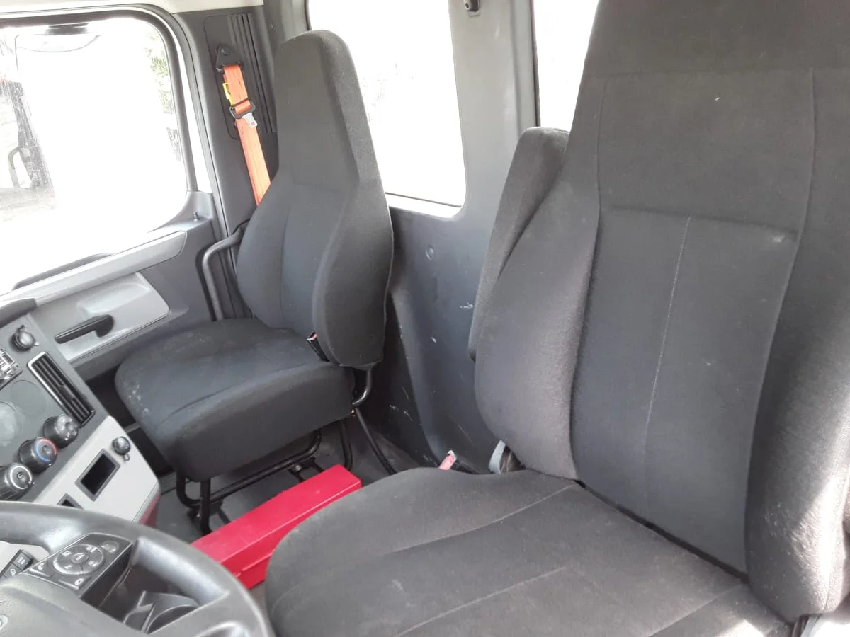 2019 Freightliner Cascadia in Allentown, PA — photo 10