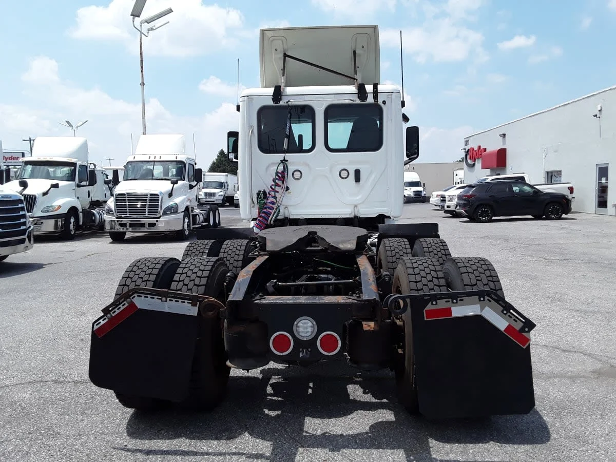 2019 Freightliner Cascadia in Allentown, PA — photo 5