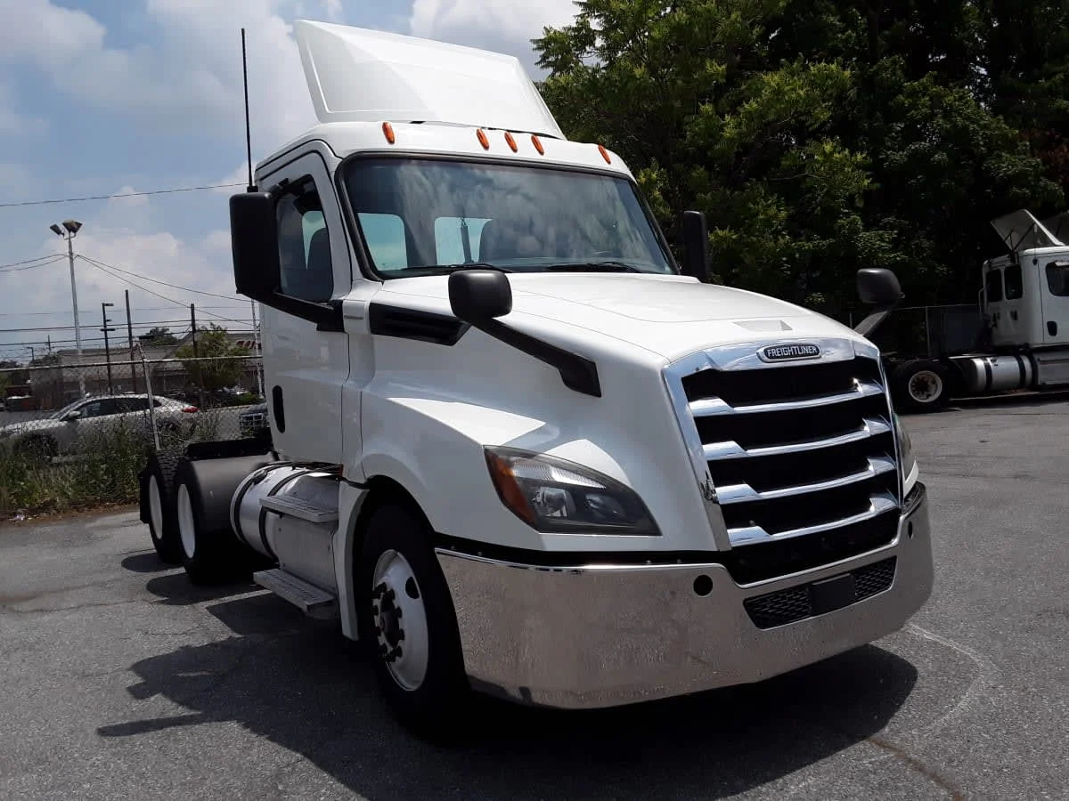 2019 Freightliner Cascadia in Allentown, PA — photo 3