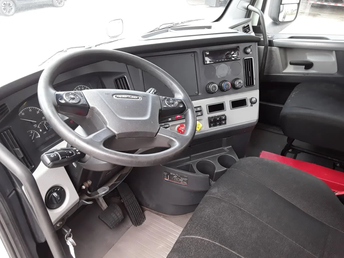 2019 Freightliner Cascadia in Allentown, PA — photo 7