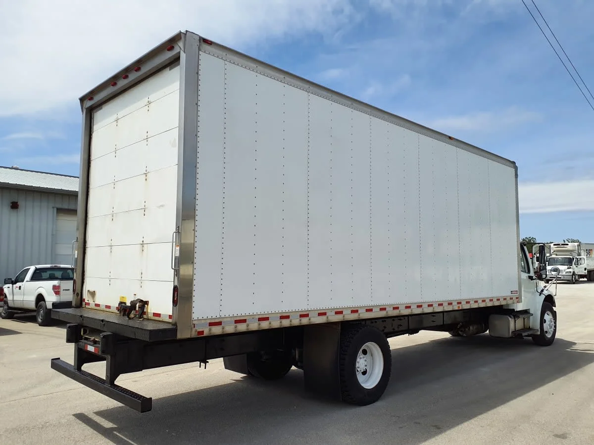 2018 Freightliner M2 106 in Indianapolis, IN — photo 4