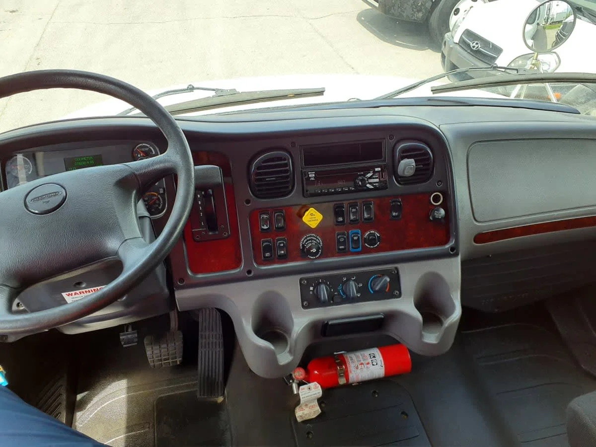 2018 Freightliner M2 106 in Indianapolis, IN — photo 11