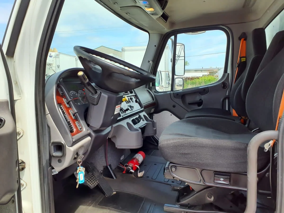 2018 Freightliner M2 106 in Indianapolis, IN — photo 7