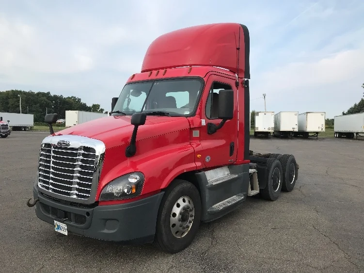 2018 Freightliner Cascadia - image 3