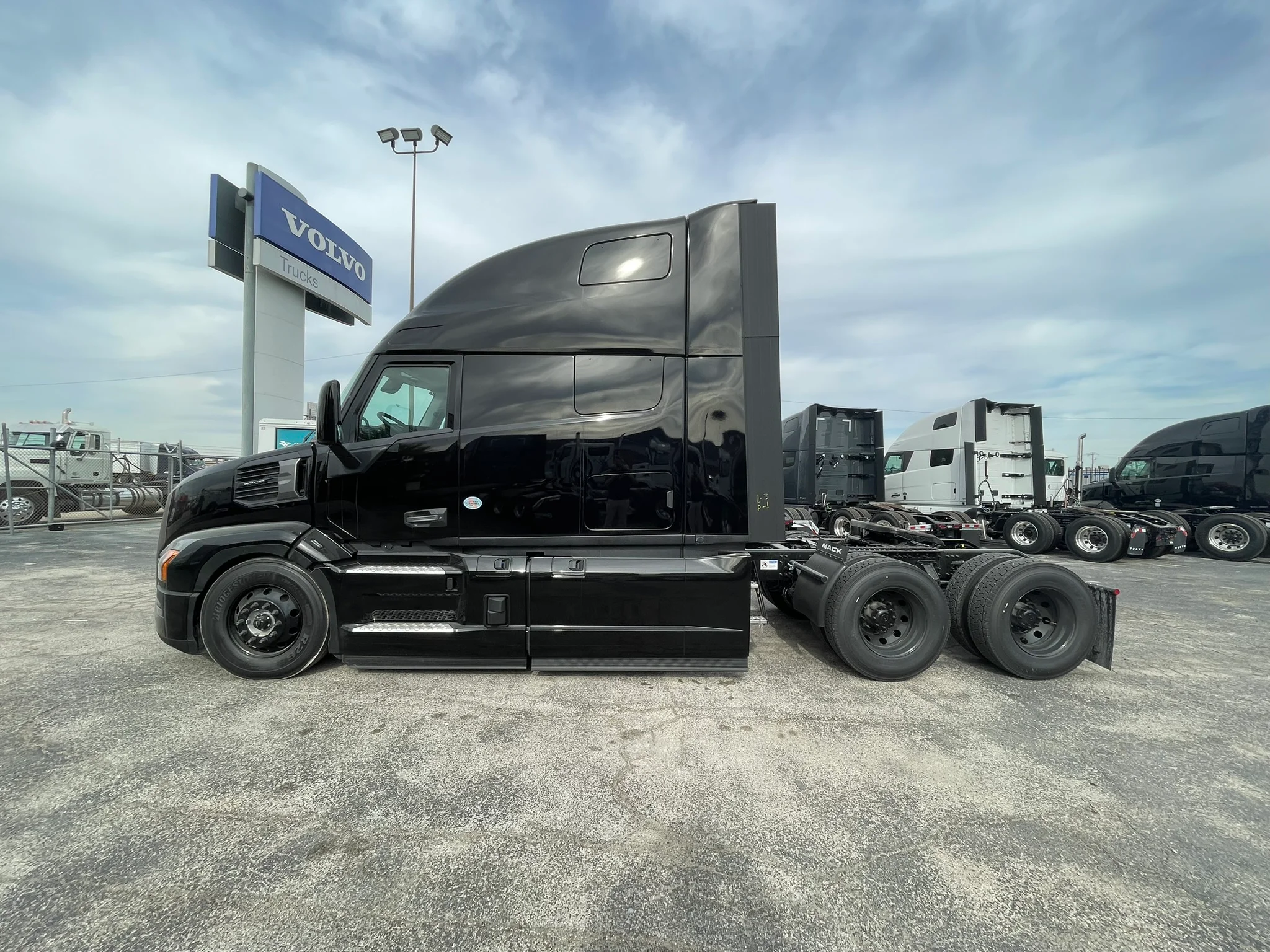 2026 Mack Pioneer in Fort Worth, TX — photo 8