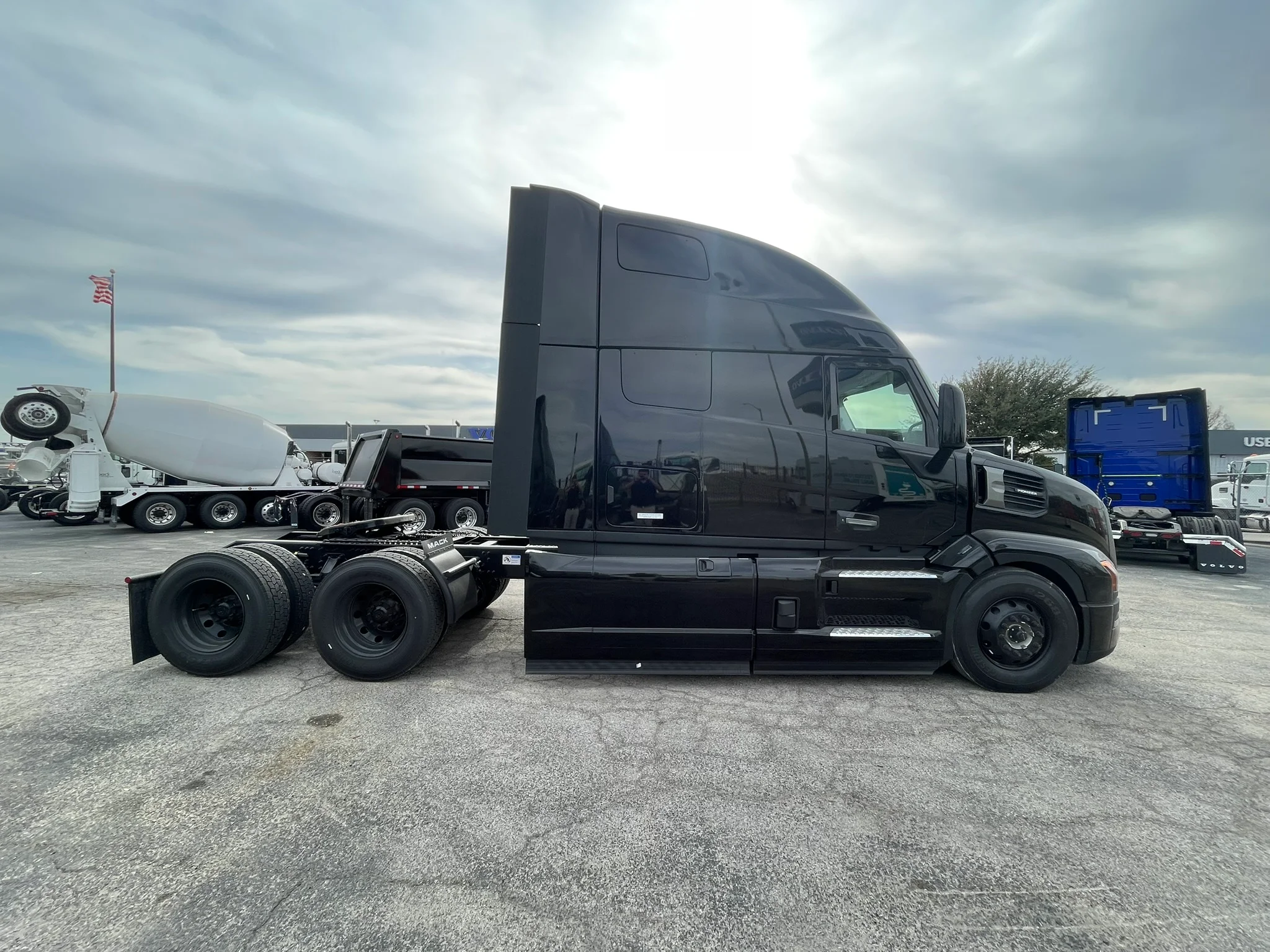 2026 Mack Pioneer in Fort Worth, TX — photo 4