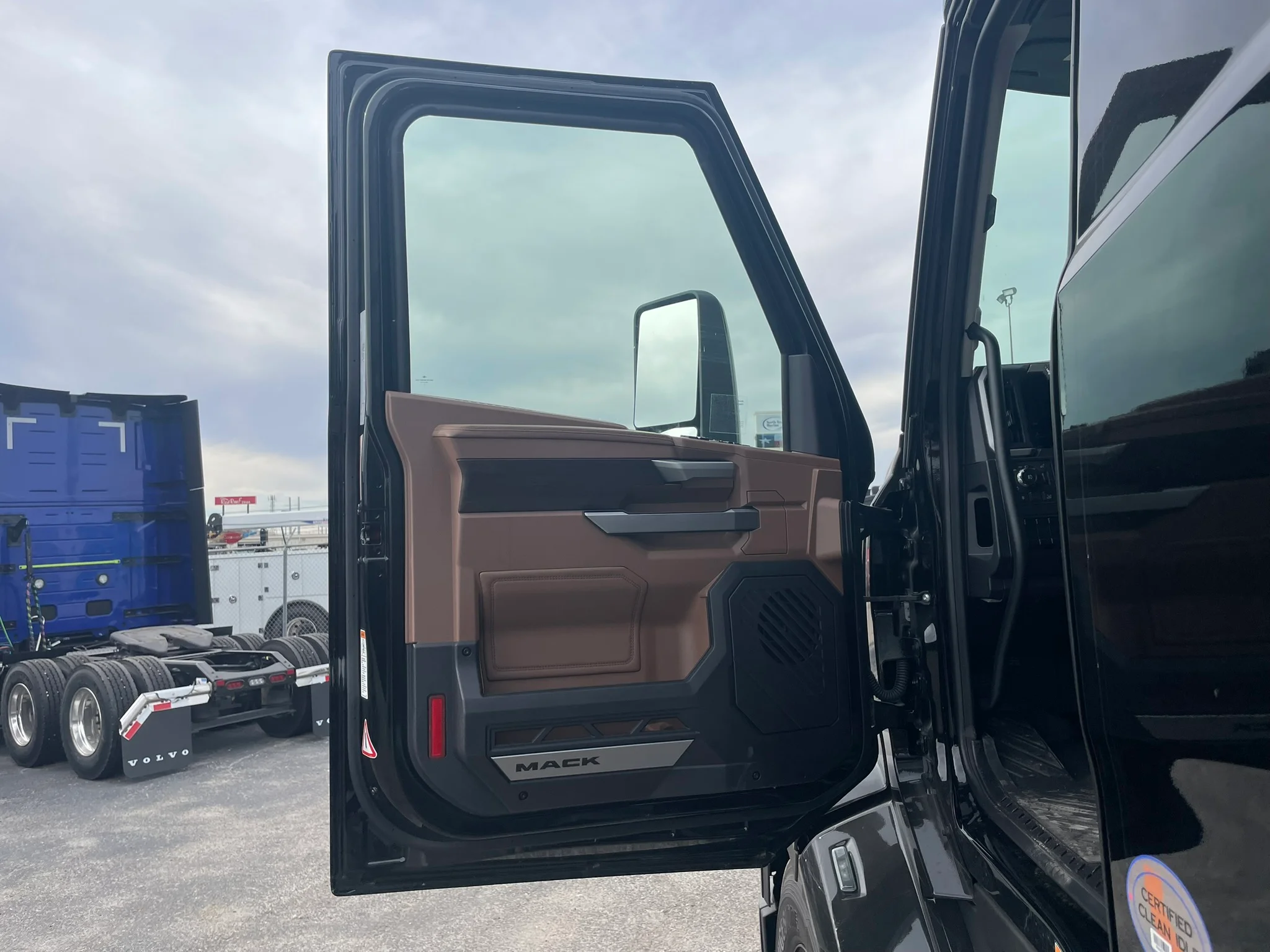 2026 Mack Pioneer in Fort Worth, TX — photo 14