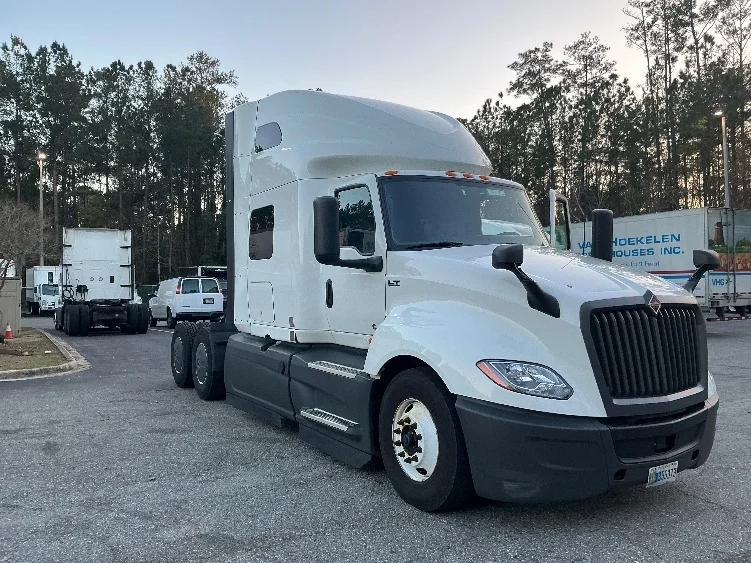 2023 International LT in Jacksonville, FL