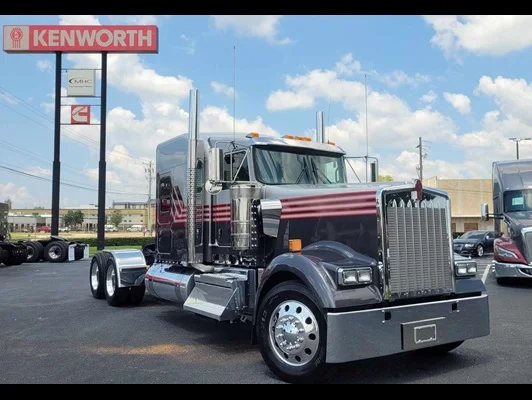 2023 Kenworth W900