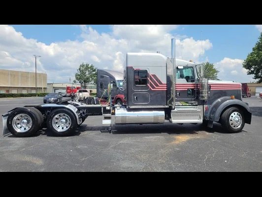 2023 Kenworth W900 in Memphis, TN — photo 16