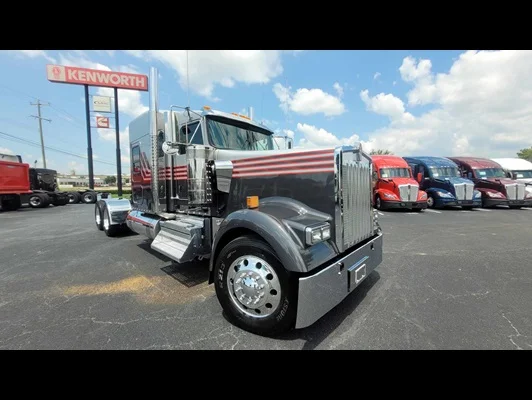 2023 Kenworth W900 in Memphis, TN — photo 7