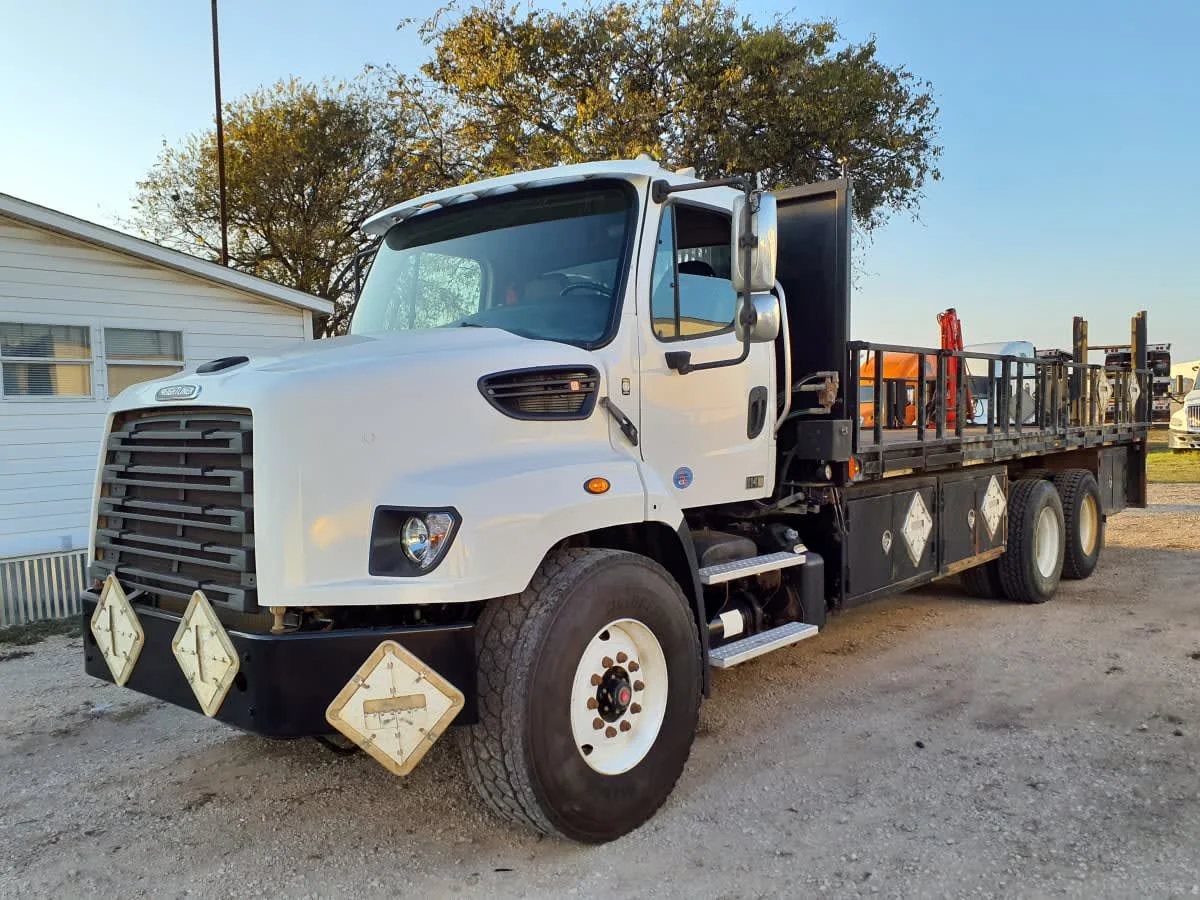 2018 Freightliner 114SD - image 3