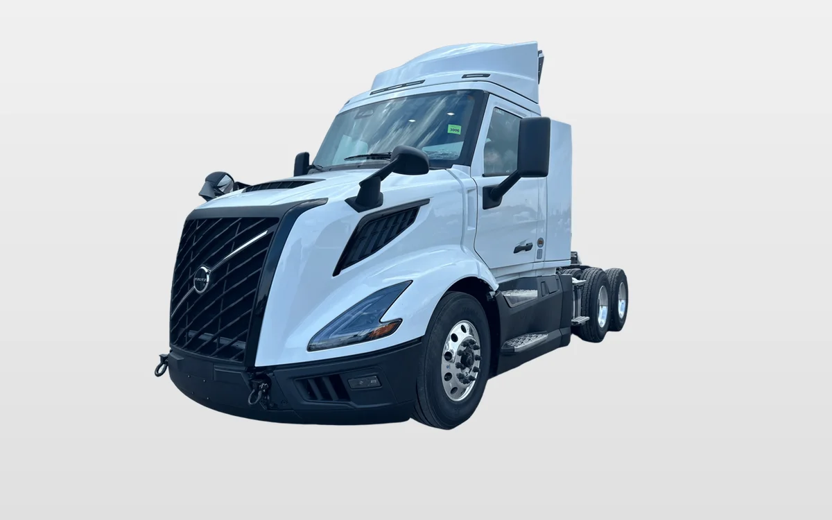 2025 Volvo - image 1