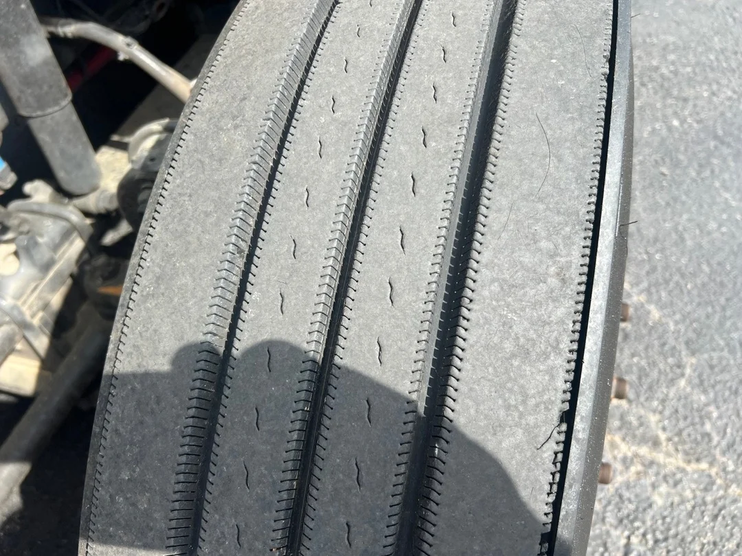 2021 International LT - image 9