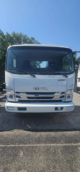 2025 Isuzu NRR in Olathe, KS — photo 8