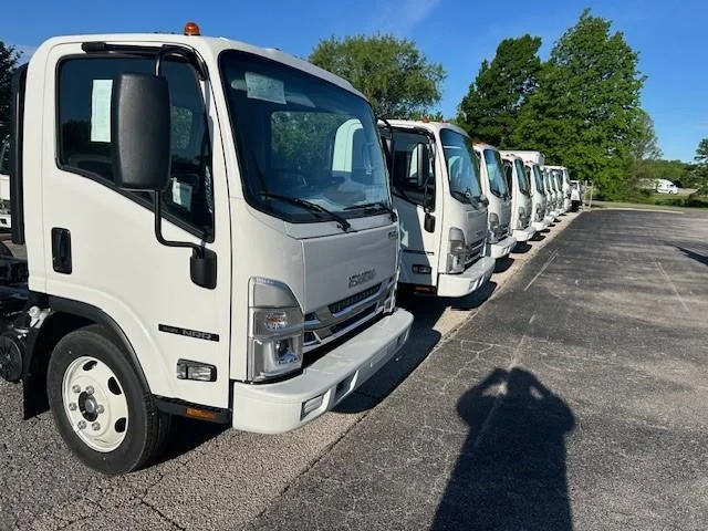 2025 Isuzu NRR in Olathe, KS — photo 6