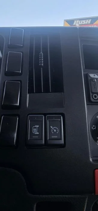 2025 Isuzu NRR in Olathe, KS — photo 13