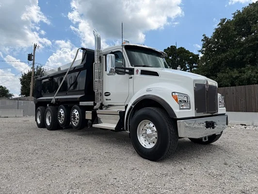 2027 Kenworth T880