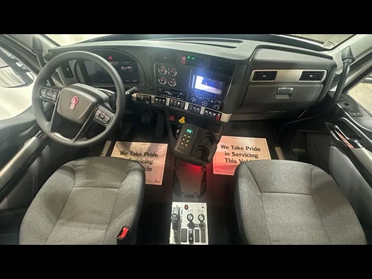 2027 Kenworth T880 in Tulsa, OK — photo 3