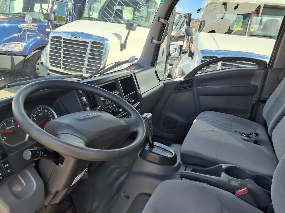 2018 Isuzu NPR - image 7