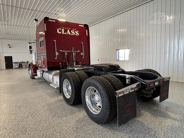 2022 Peterbilt 389 in Hartford, SD — photo 2