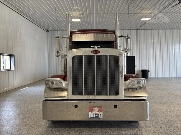 2022 Peterbilt 389 in Hartford, SD — photo 6