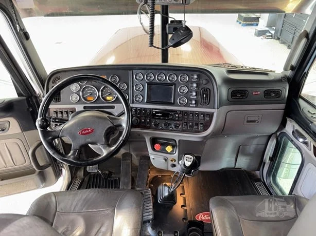 2022 Peterbilt 389 in Hartford, SD — photo 15