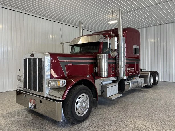 2022 Peterbilt 389