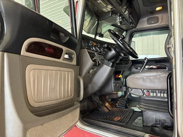 2022 Peterbilt 389 in Hartford, SD — photo 11